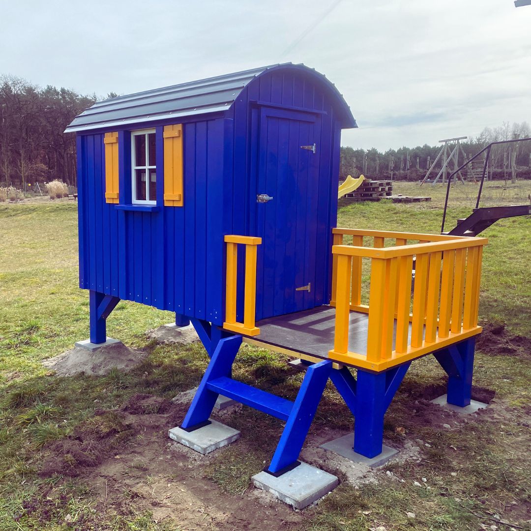 Spielhaus blau gelb.jpg