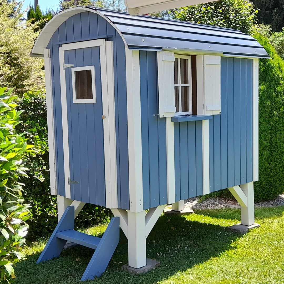 Spielhaus Blau Weiß.jpg