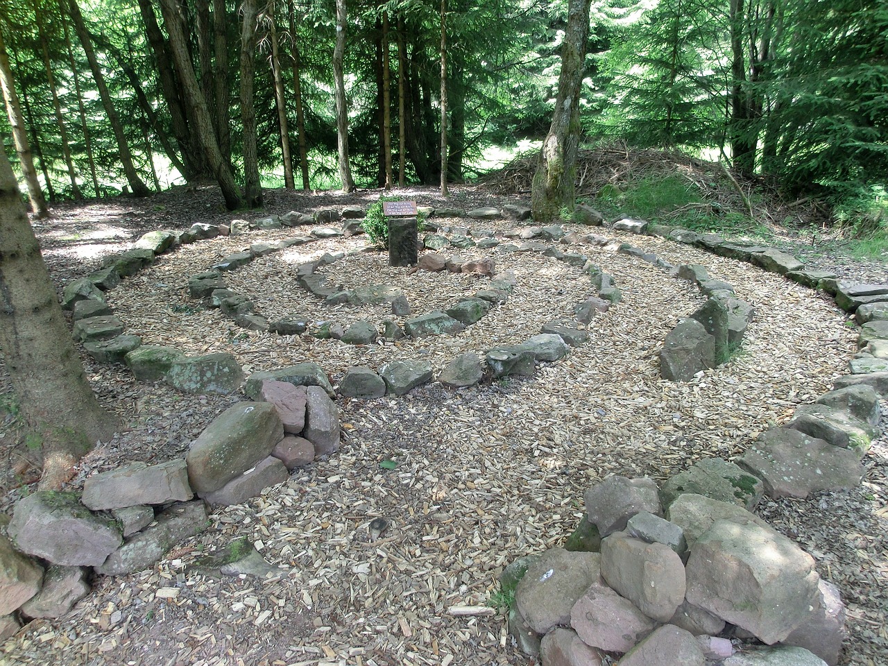 labyrinth-1154846_1280.jpg