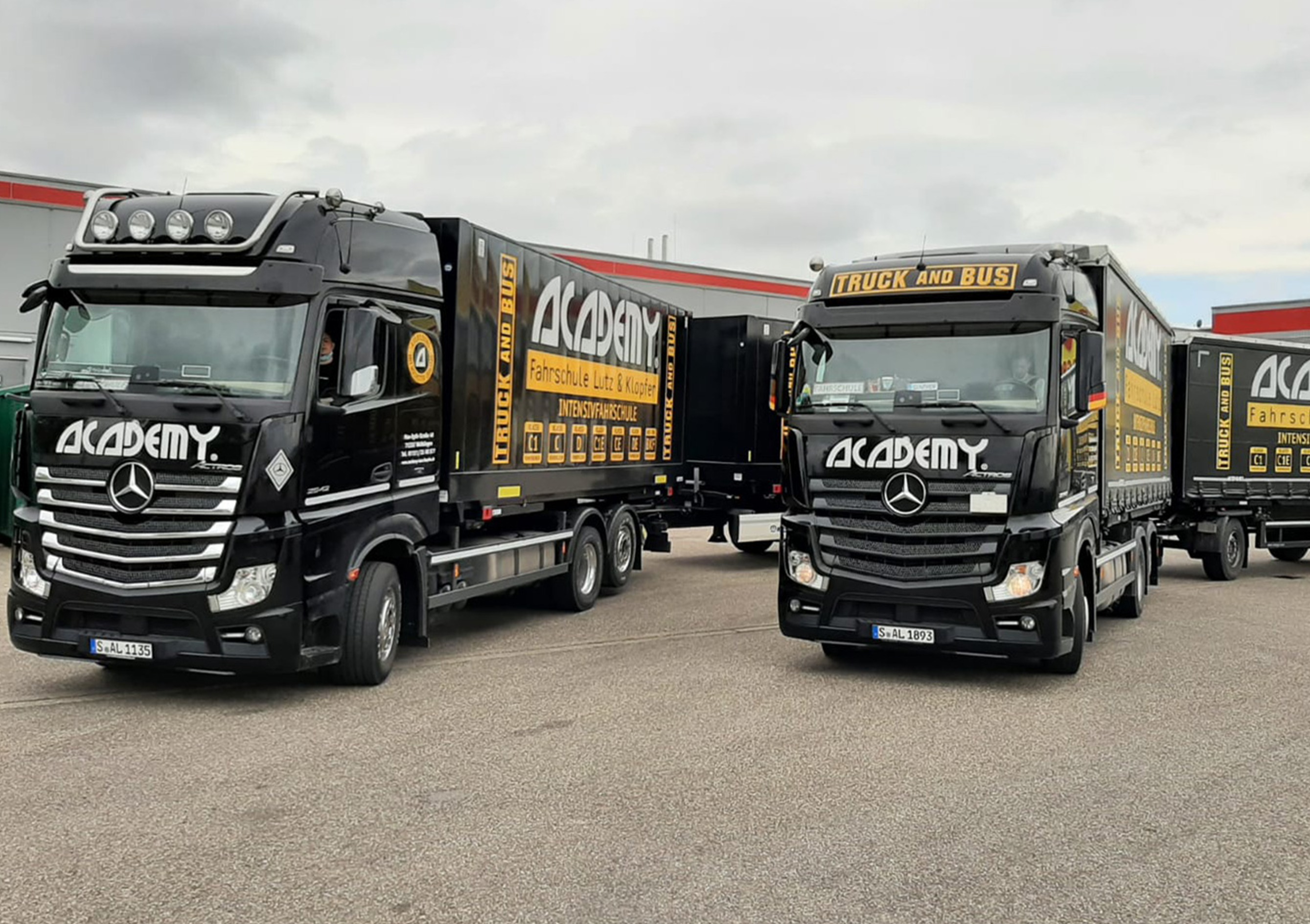 Academy-Lutz-LKW-Bus-2.jpg