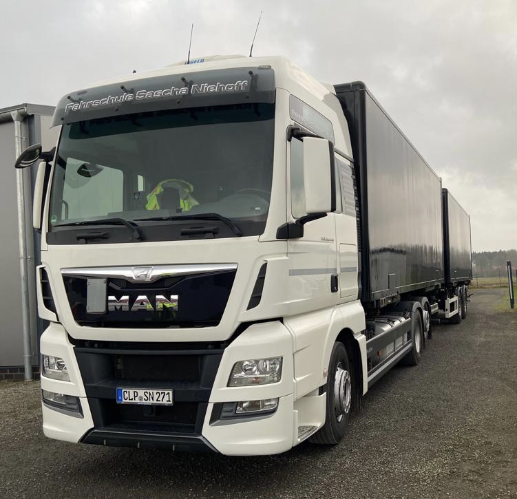 fahrschule sascha niehoff lkw 2.jpg