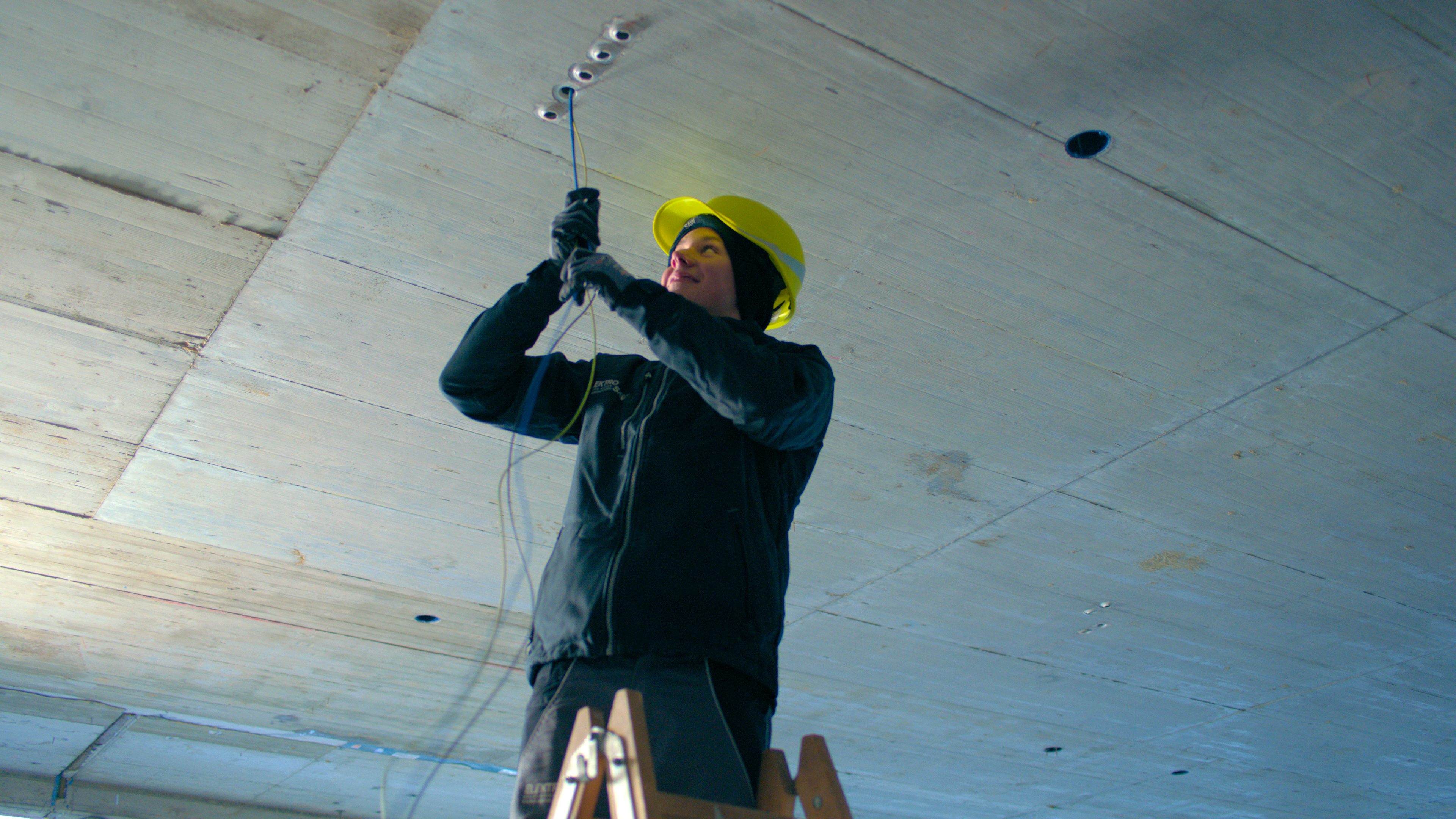 Elektro_SAW_still_04_final_2160p_2022-01-18_v001_00094691.jpg