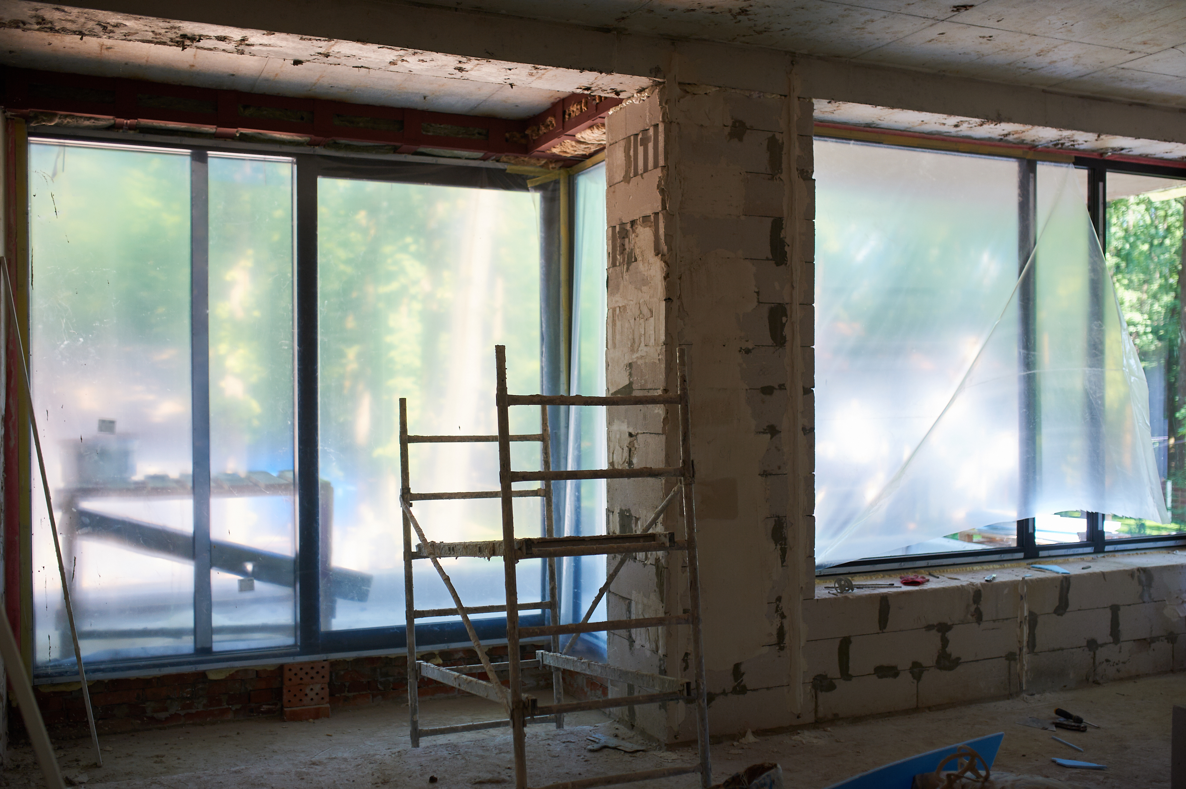 building-site-with-house-under-construction-2025-03-15-01-01-47-utc.jpg