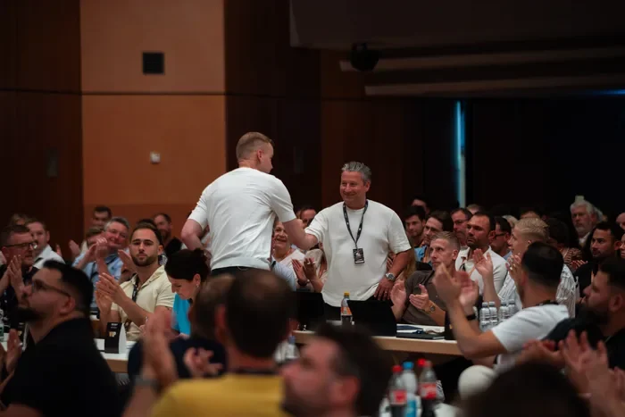 Thore Friedrichs beim Austausch mit Teilnehmern eines früheren Seminars