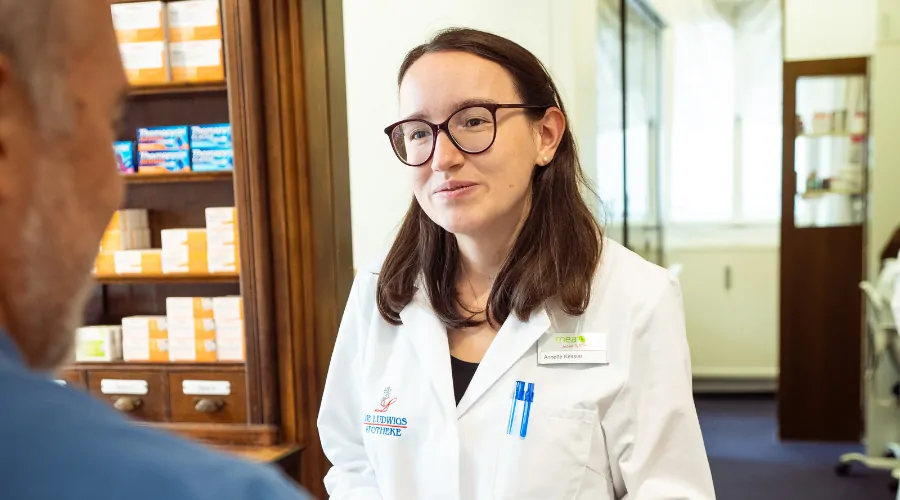 Ihre Cannabis Blüten können Sie in der Ludwigs Apotheke in Augsburg-Oberhausen abholen. Wir sind auch aus der Augsburger Innenstadt sowie aus Kriegshaber, Stadtbergen und Neusäß bestens zu erreichen.