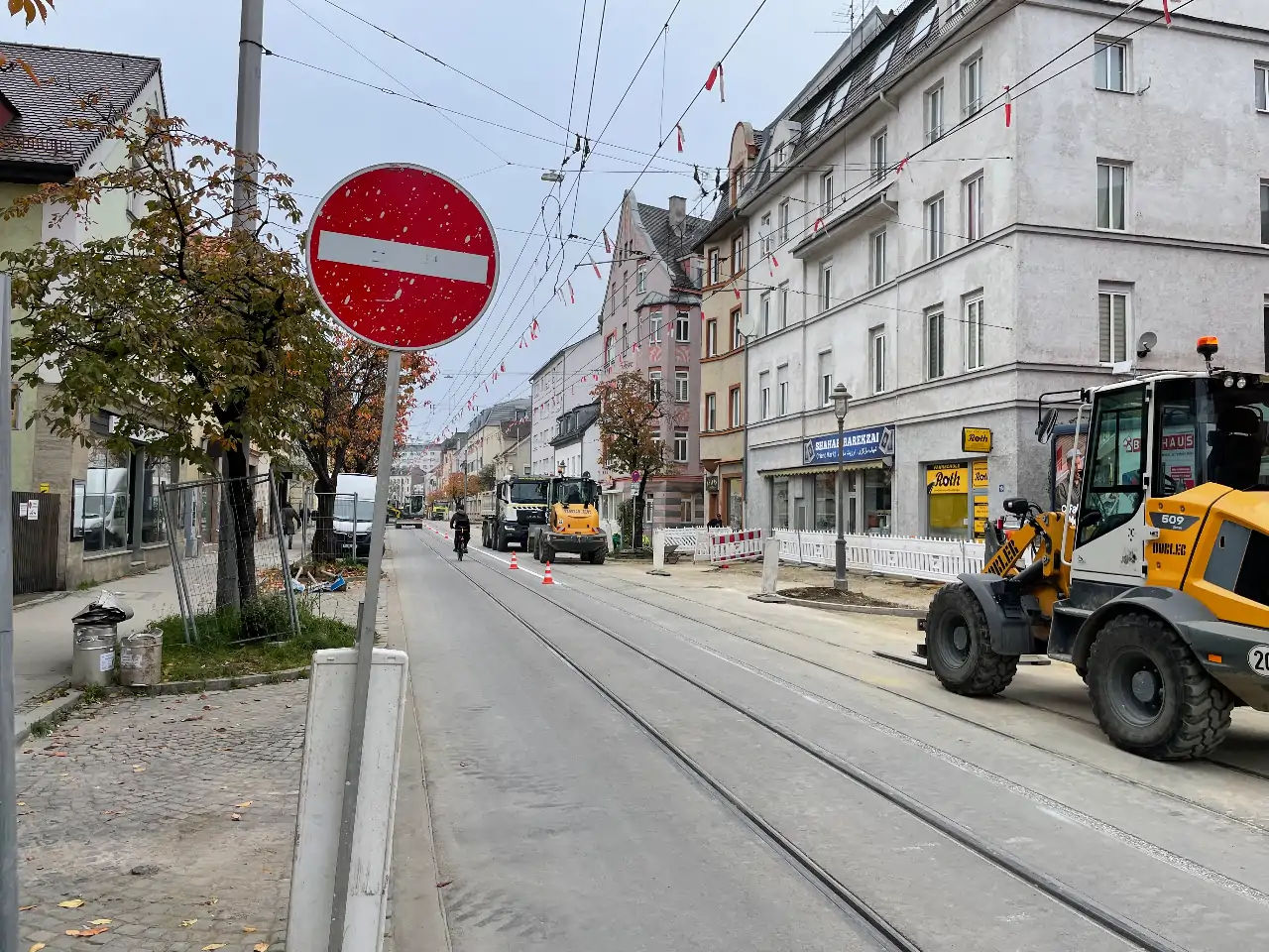 Die Bauarbeiten in der Ulmer Straße sind beinahe abgeschlossen. Bereits kommenden Montag soll die Straße wieder voll befahrbar sein.