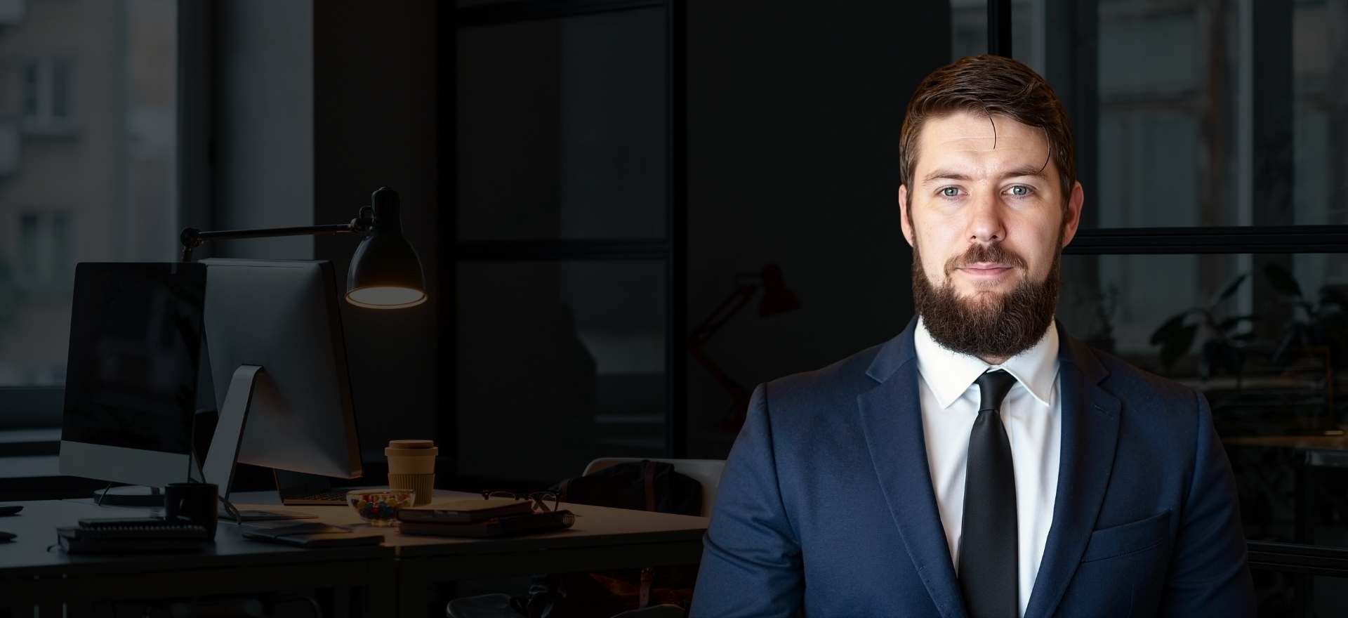 Mobil Bild oben Pascal Mayer Hintergrund.jpg