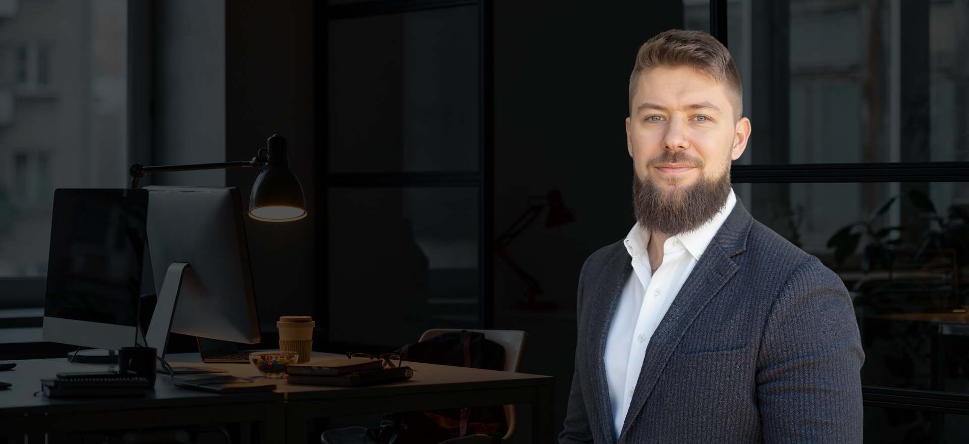 Pascal Mayer Hintergrund Startseite (7).jpg