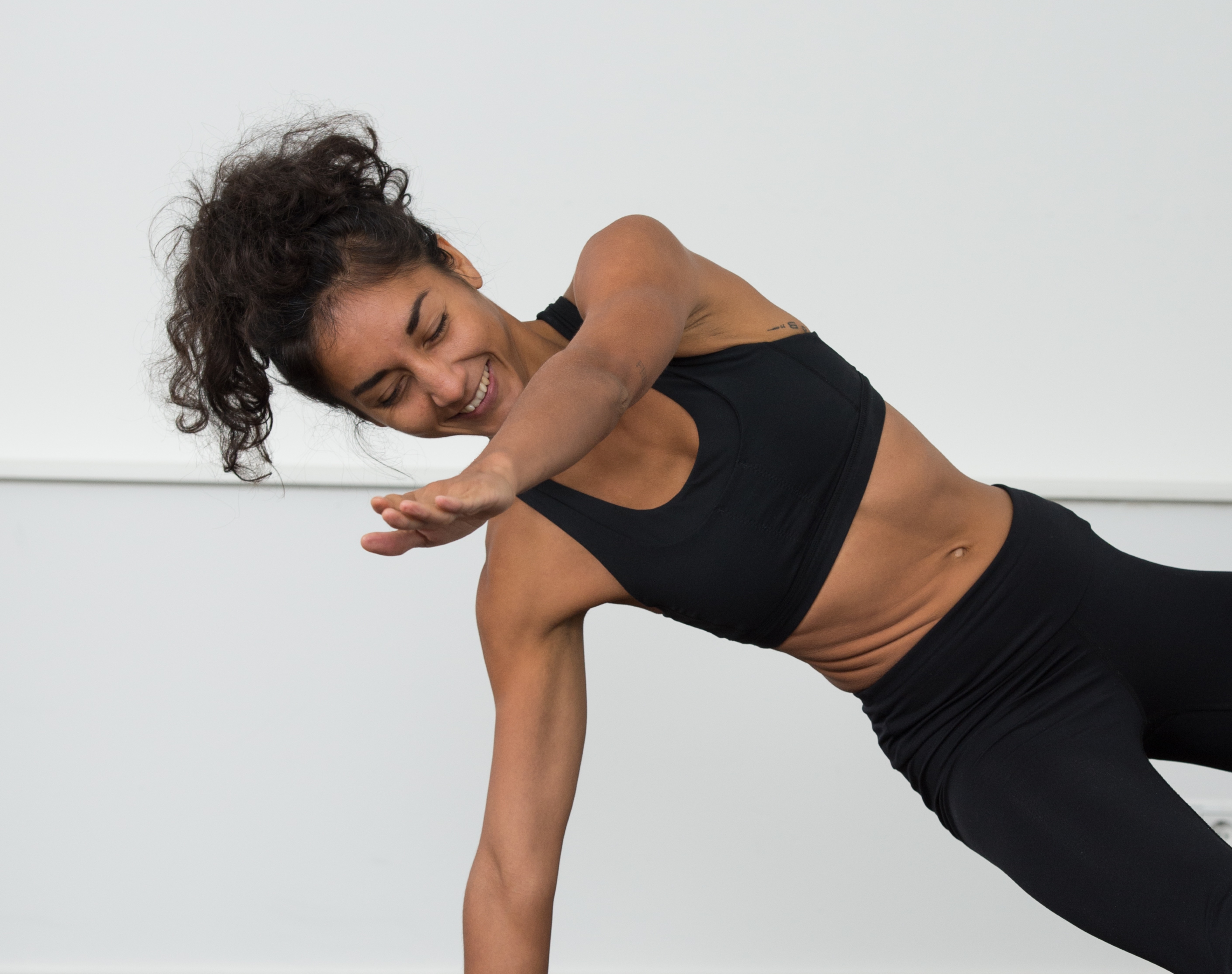 SLEU4SL_9235_Saralyn_Assist Yoga_HH0423_hi.jpg