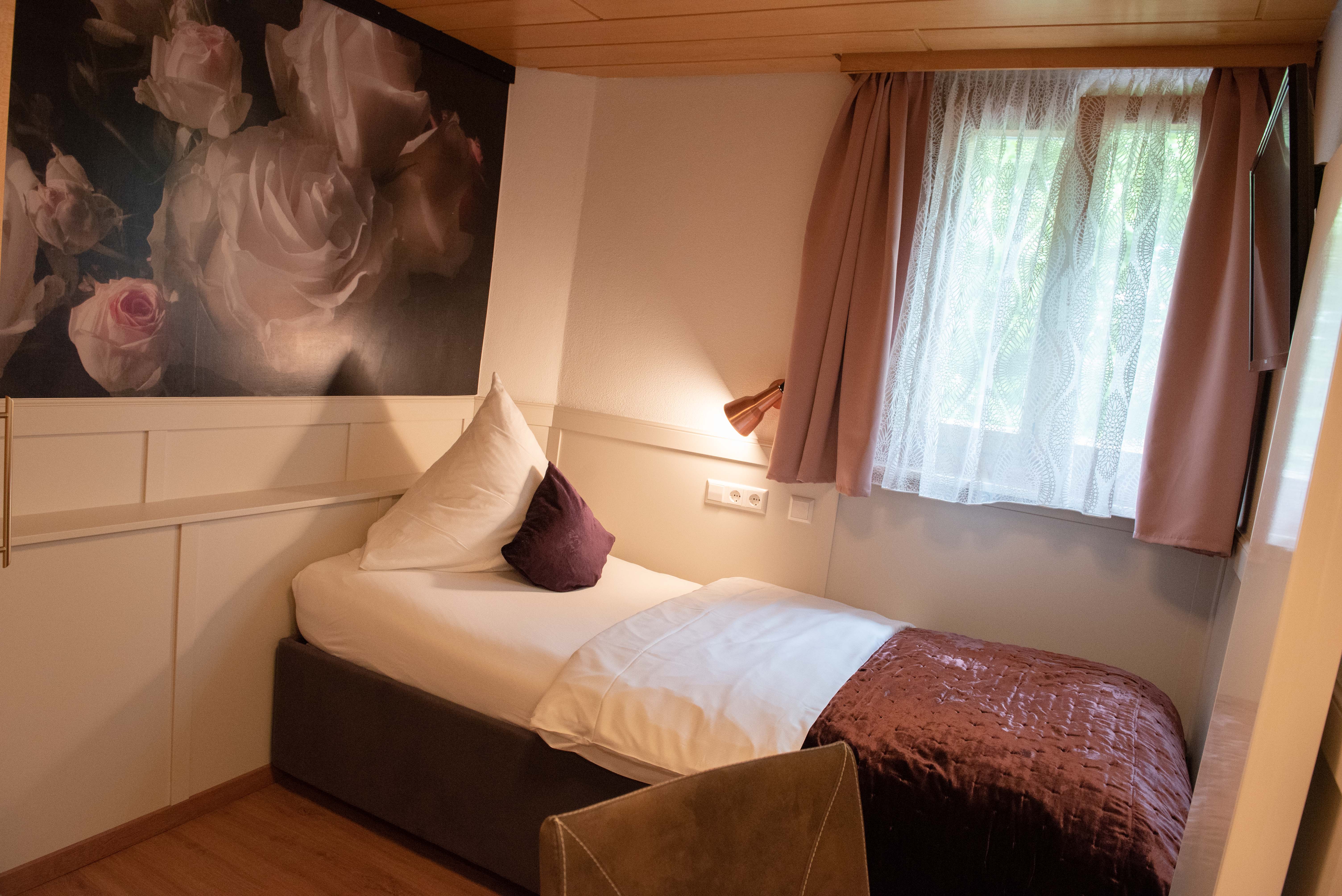 Süßes Einzelzimmer mit Einzelbett im familiengeführtem Boutique Hotel im Allgäu.