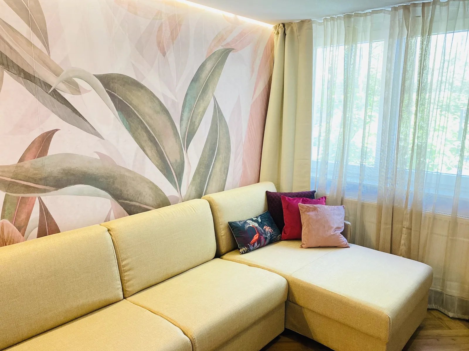 Ecksofa am Fenster der Junior Suite