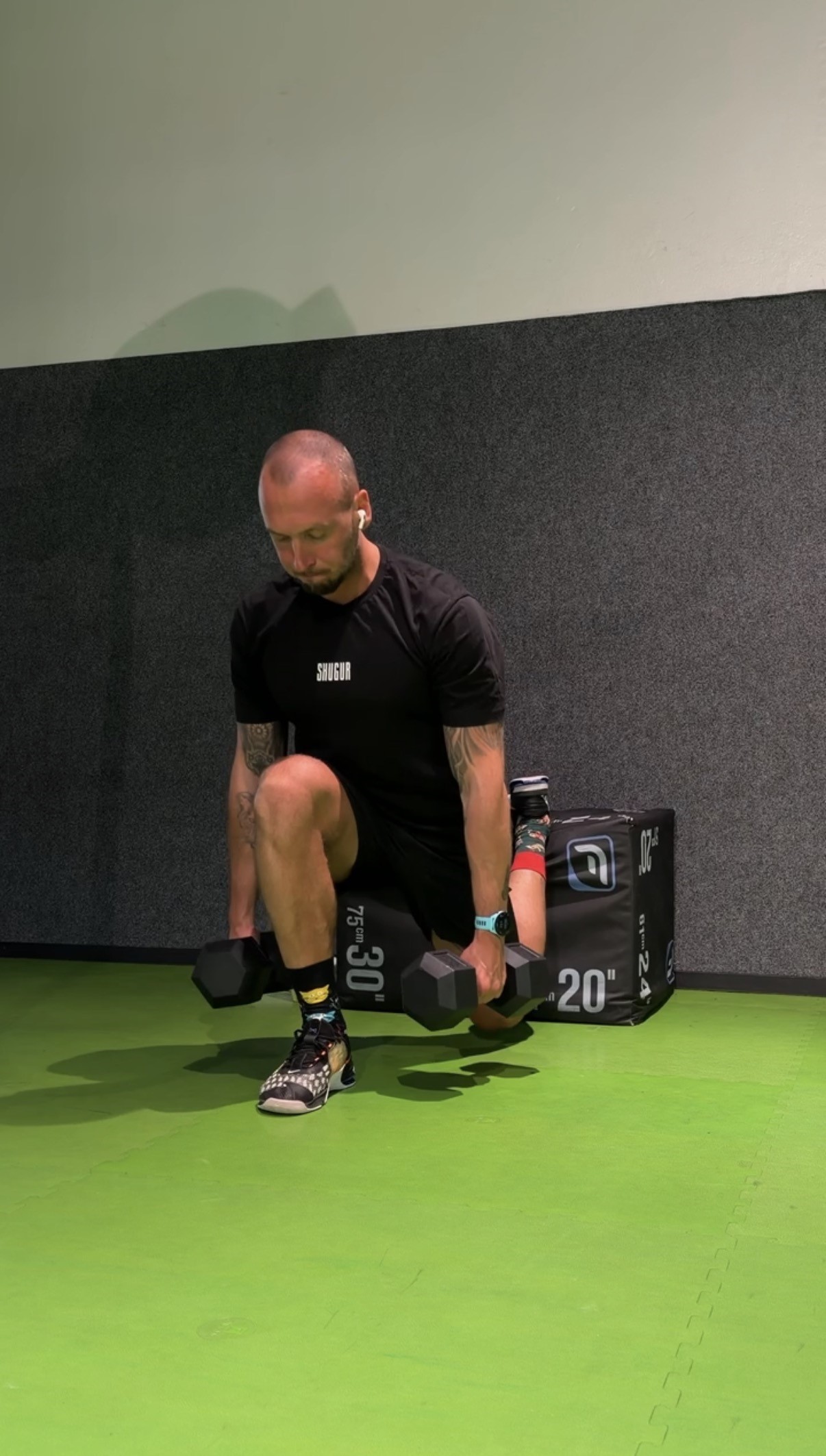 Andrei Sitolenko bei einem Ausfallschritt im Training