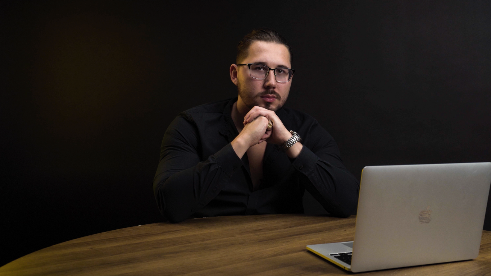 Kopie von Kopie von Neukunden Academy 6-stellig mit 0€ Werbeausgaben für Starter, Coaches, Berater & SM Dienstleister.png