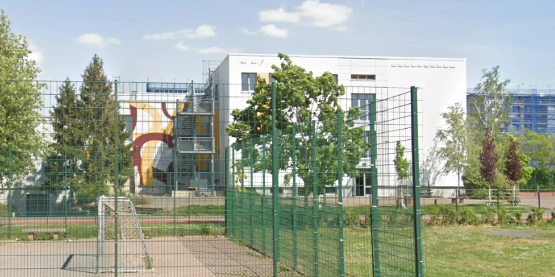 Immobilienbewertung in Dresden – Ein Blick auf die 9. Oberschule „Am Elbe Park“ und ihre Umgebung Die 9. Oberschule „Am Elbe Park“ – ein prägender Standort im Dresdner Norden