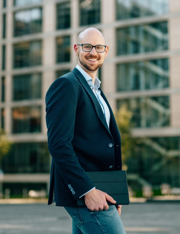 Timo Stephan ist Host des Podcasts KundenKompass für Sachverständige