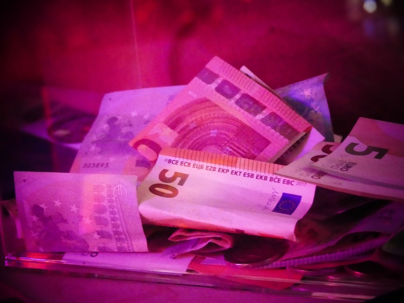 Geldspenden aus der Spendenbox der TattooAngels für den Tierschutz