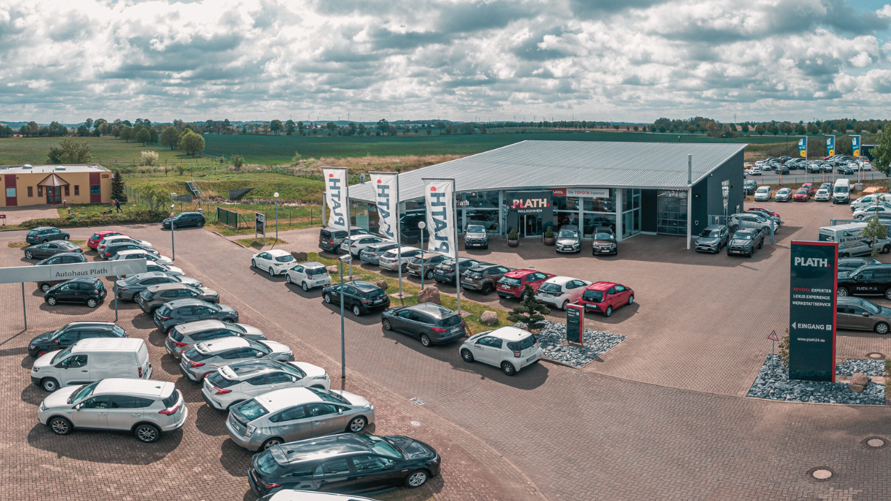 Black White Red Simple Modern Elegant Video How To YouTube Thumbnail (2).png