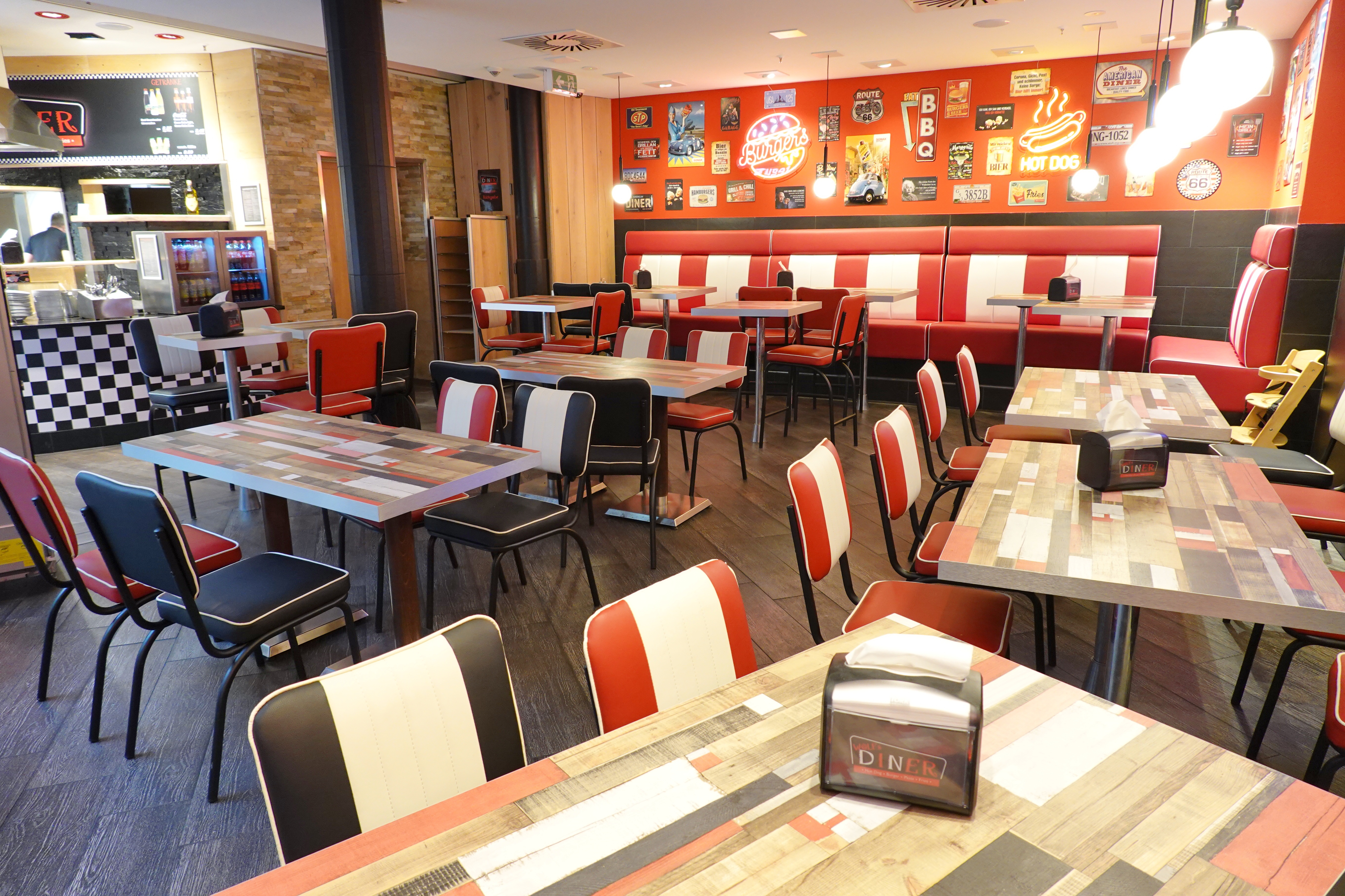 6211 2023 11 (16)Diner.JPG