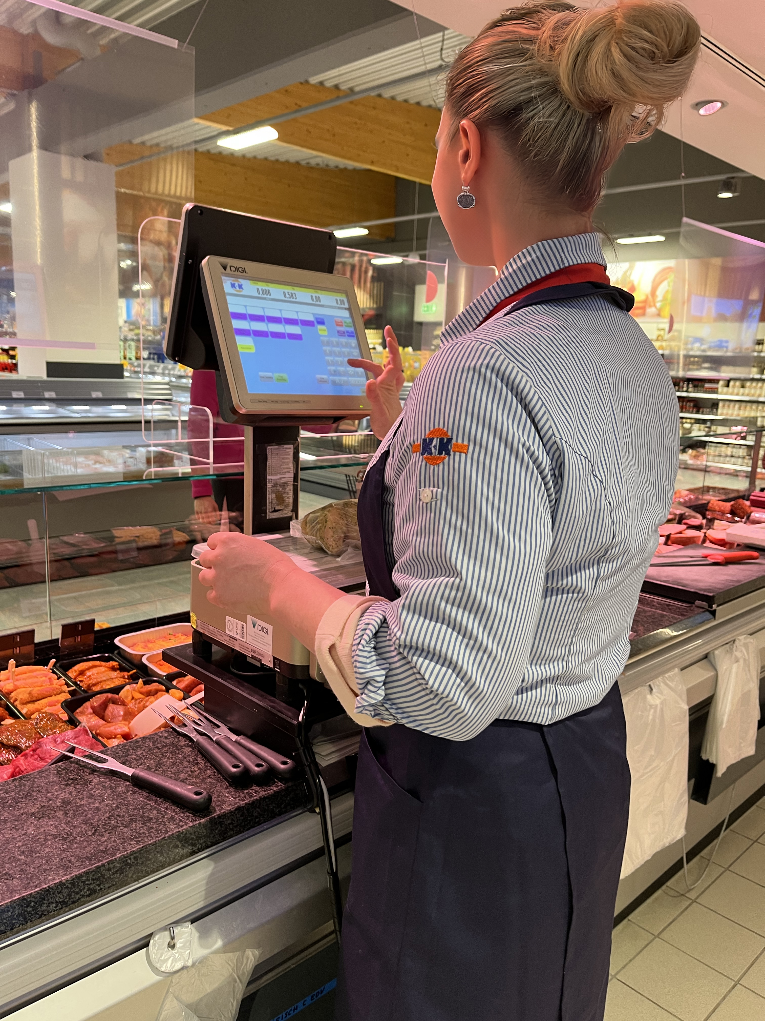 1 Personen - Fleischtheke 2 Kopie Vera Vering K+K.jpg