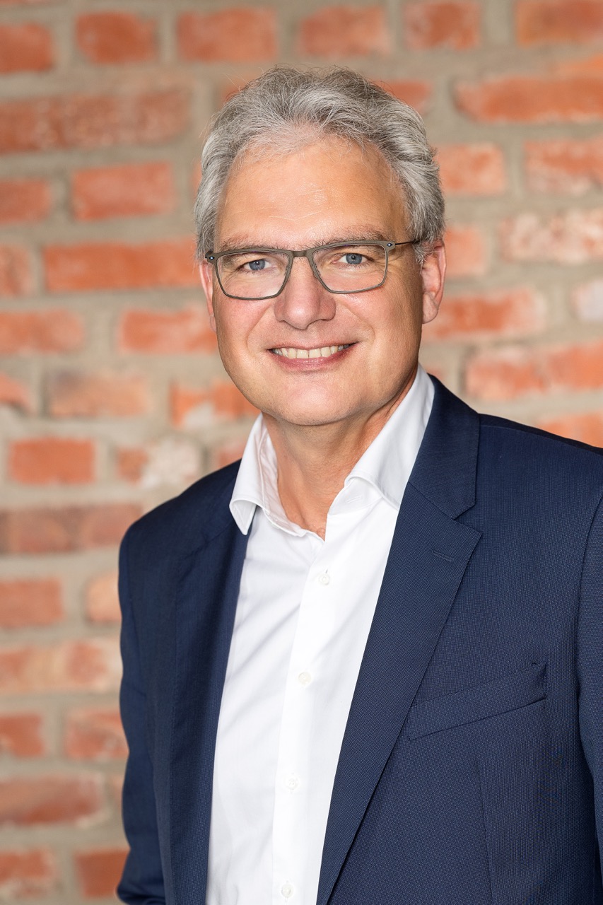 Groß (3W6A4770-brille).jpeg