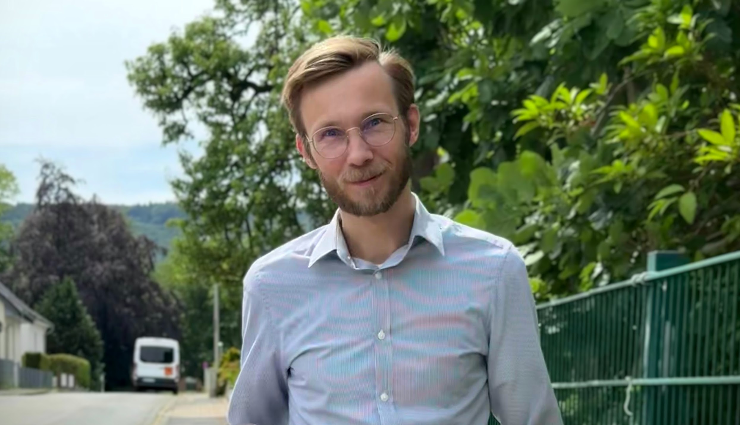 Einfühlsame Beraterin in einer ruhigen und vertrauensvollen Atmosphäre