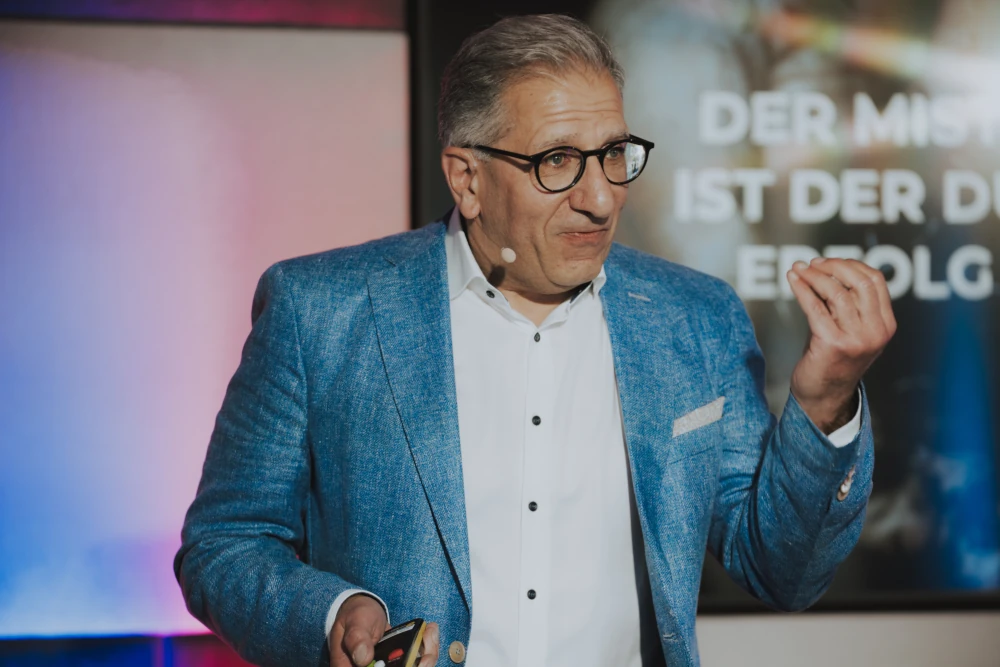 Martin Matheo auf einem Vortrag zum Thema Mist von gestern 