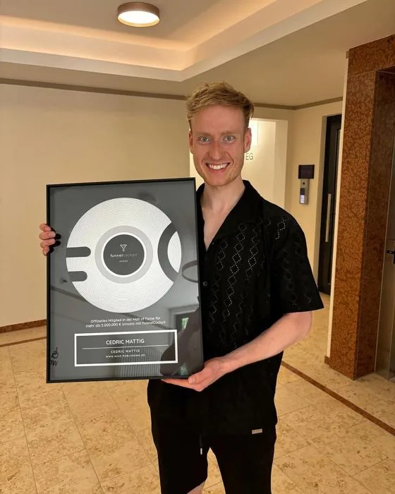 Cedric Mattig mit Award