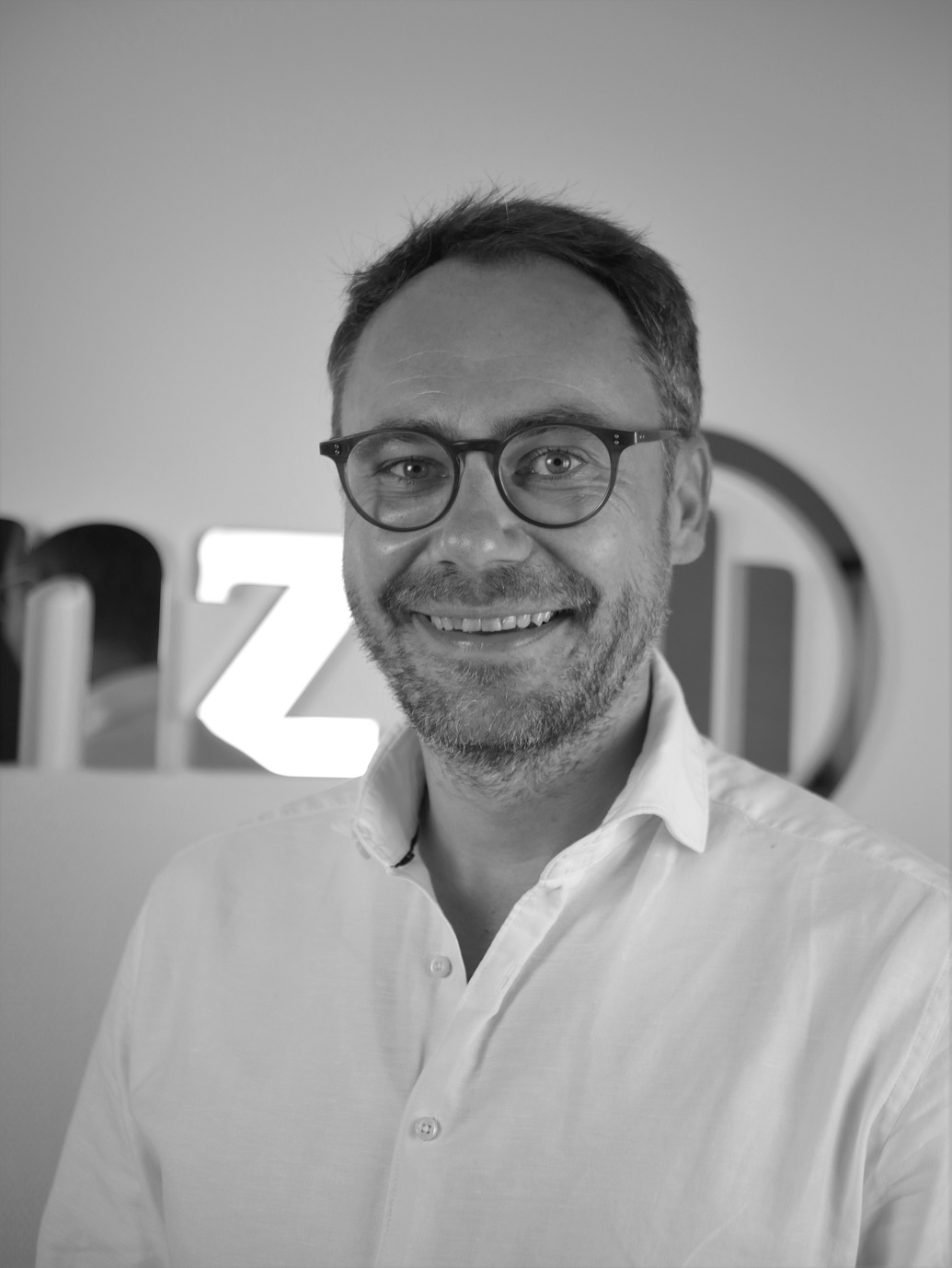 Maßgeschneidert_Schwarz_weiß.jpg