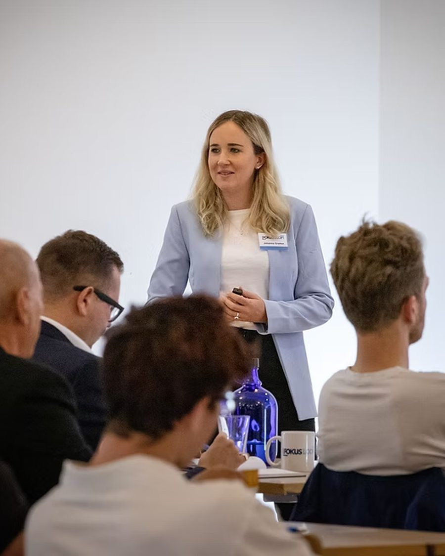 Johanna Martin als Speakerin vor Business-Publikum