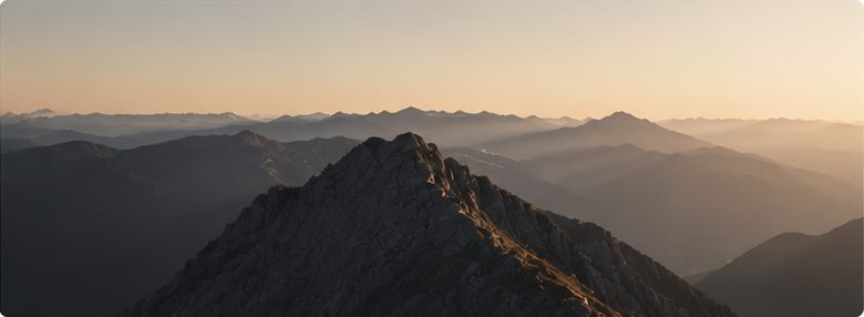 Bergkamm über dem Tal