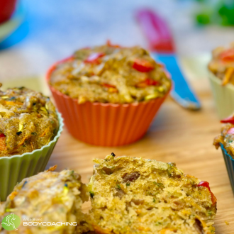Herzhafte Kräuter-Käse-Muffins mit gerösteten Kernen