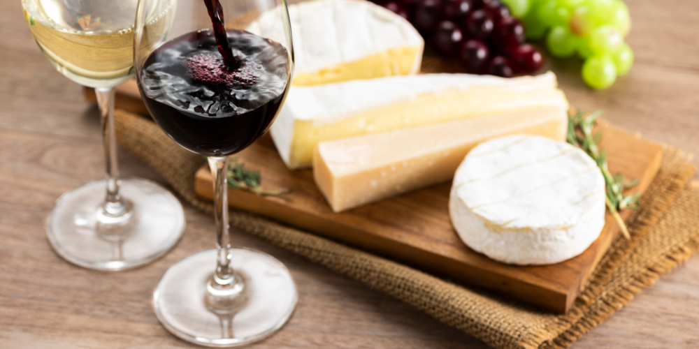 Wein und Käse Rotwein Weisswein Käseplatte 