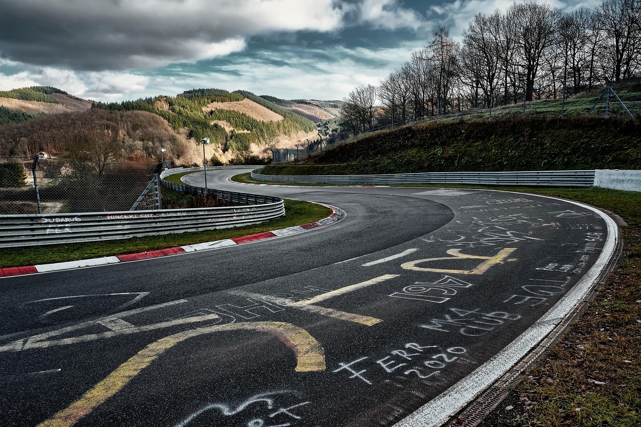 race-track-6114976_1280.jpg