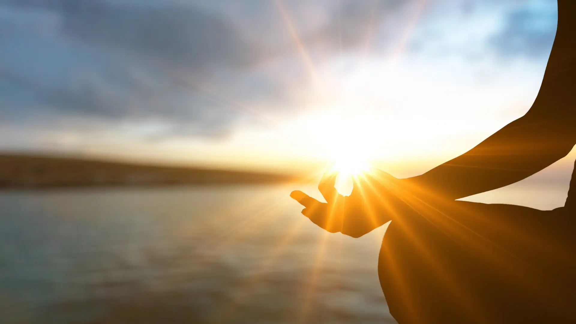 Meditation Sonne in der Hand.webp