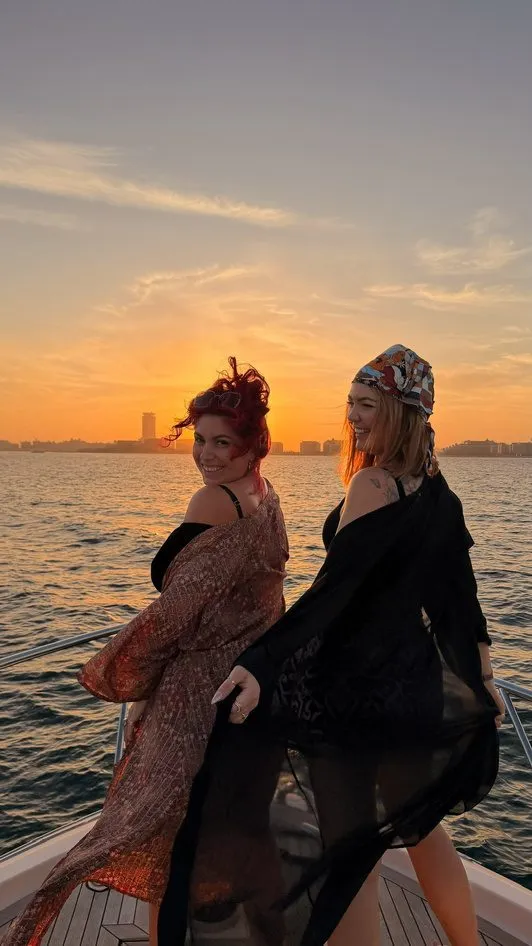 Jacky und Julez gemeinsam am Meer