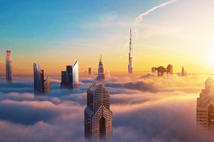 Dubai Ansicht von oben mit vielen wolken, wolkenkratzern und dem burj khalifa beim sonnenaufgang