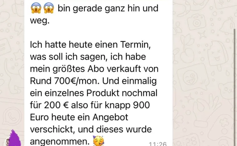 Anonymisierte Nachricht einer Kundin: größtes Abo für rund 700 Euro im Monat verkauft, dazu ein Produkt für 200 Euro