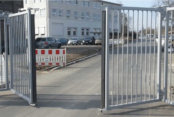 Falttor-im-Öffnungsvorgang-1024x576.jpg