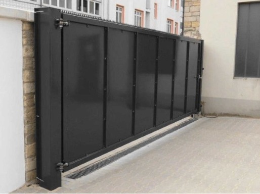 Drehflügeltor-geschlossene-Blechfüllung-1024x576.jpg