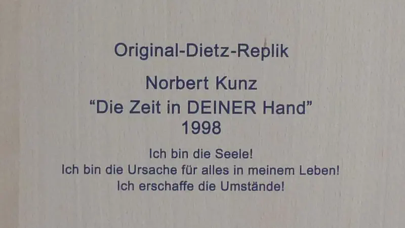 rueckseite_replik_die_zeit_in_deiner_hand_beschriftung.webp