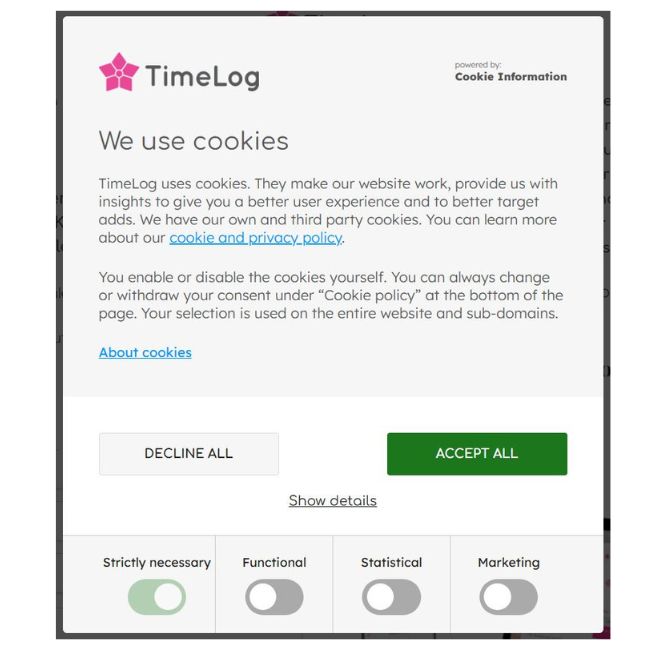 Skærmbillede af TimeLogs cookie-besked, som vises på engelsk, selvom brugeren befinder sig på den tyske version af websitet.